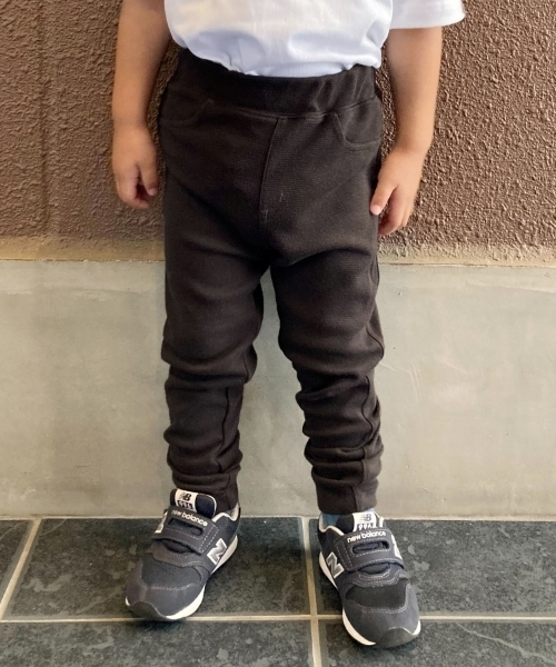 S&H(エスアンドエイチ)の「【S&H】カットロングパンツ(その他パンツ・キッズ・チャコールグレー/ブラック/グレイッシュブルー/ライトグレー/ネイビー/ベージュ/ダークグリーン/トップグレー/ライトブルー/ライトカーキ・110cm/120cm/130cm/100cm)」の3枚目の写真