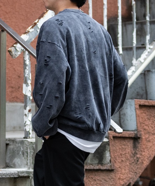 JOHN'S CLOSET(ジョンズクローゼット)の「【i】ピグメント ダメージ加工 ロゴプリント クルーネックスウェット(スウェット・メンズ・ベージュ/ブラック/レッド・MEDIUM/LARGE/X-LARGE)」の7枚目の写真