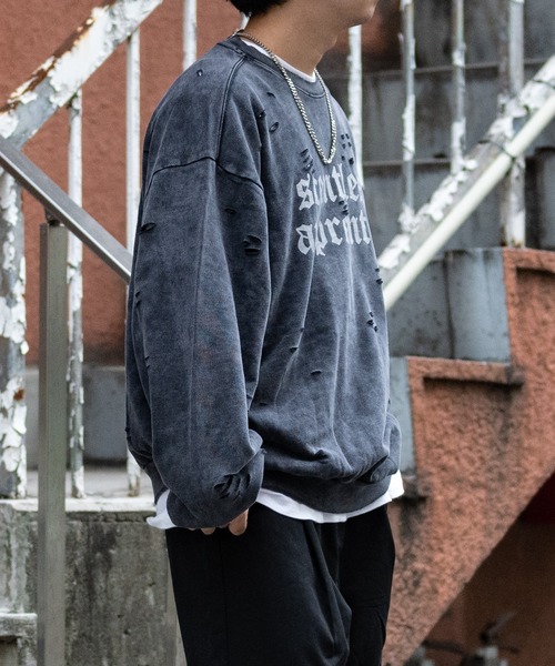 JOHN'S CLOSET(ジョンズクローゼット)の「【i】ピグメント ダメージ加工 ロゴプリント クルーネックスウェット(スウェット・メンズ・ベージュ/ブラック/レッド・MEDIUM/LARGE/X-LARGE)」の6枚目の写真