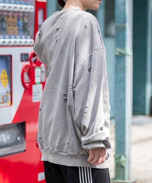 JOHN'S CLOSET(ジョンズクローゼット)の「【i】ピグメント ダメージ加工 ロゴプリント クルーネックスウェット(スウェット・メンズ・ベージュ/ブラック/レッド・MEDIUM/LARGE/X-LARGE)」の18枚目の写真