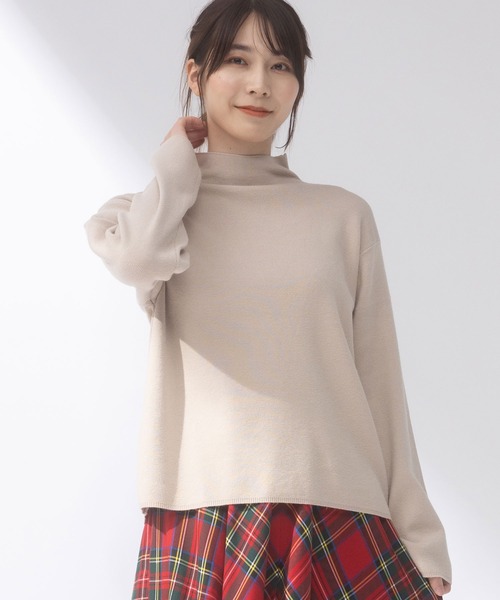 AnNet(アネット)の「【 とろみニット 】スタンドネック セーター(ニット/セーター・レディース・レッド/ベージュ/ブラック・4L/5L/3L)」の1枚目の写真