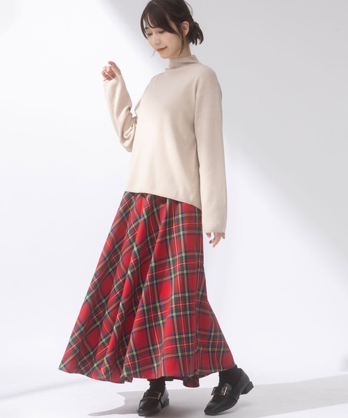 AnNet(アネット)の「【 とろみニット 】スタンドネック セーター(ニット/セーター・レディース・レッド/ベージュ/ブラック・4L/5L/3L)」の4枚目の写真