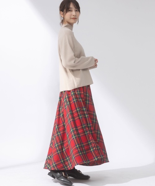 AnNet(アネット)の「【 とろみニット 】スタンドネック セーター(ニット/セーター・レディース・レッド/ベージュ/ブラック・4L/5L/3L)」の5枚目の写真