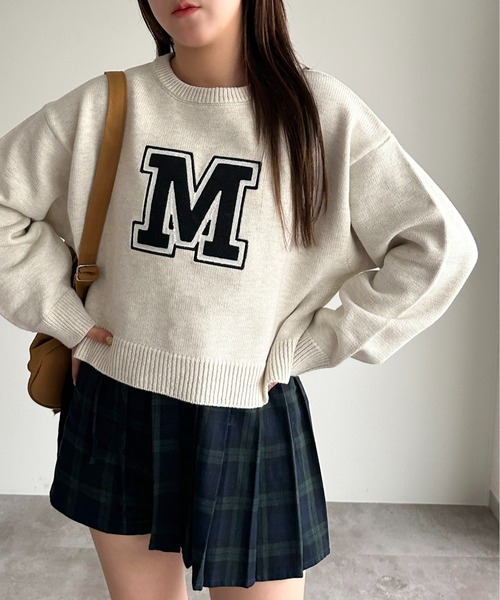 apres jour mignon（アプレジュールミニョン）の「Mロゴニット【ZOZOTOWN限定アイテム】（ニット/セーター・レディース・オフホワイト/グレー/ネイビー・X-LARGE/フリー）」の2枚目の写真