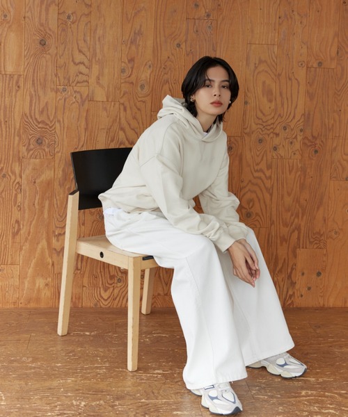 NEW BALANCE(ニューバランス)の「【New balance】Athletics スウェットフーディー(パーカー・レディース・ライトベージュ・MEDIUM)」の2枚目の写真