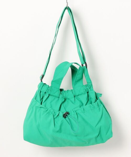 and it_（アンドイット）の「ドローストリングショルダー（ショルダーバッグ・レディース・アイボリー/ブルー/グリーン/パープル/イエロー/ブラック・FREE）」の4枚目の写真