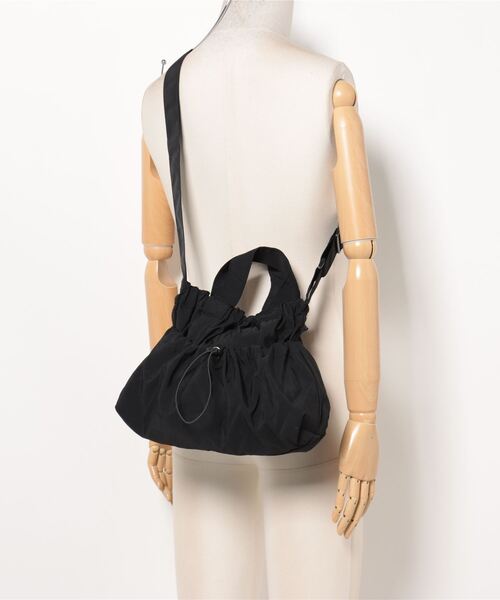 and it_（アンドイット）の「ドローストリングショルダー（ショルダーバッグ・レディース・アイボリー/ブルー/グリーン/パープル/イエロー/ブラック・FREE）」の12枚目の写真