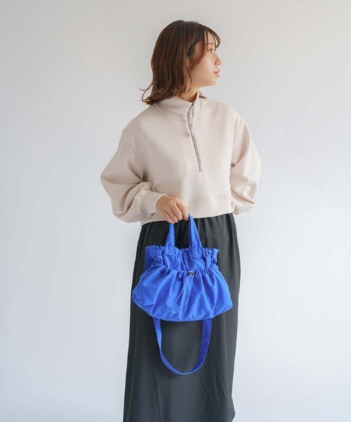 and it_（アンドイット）の「ドローストリングショルダー（ショルダーバッグ・レディース・アイボリー/ブルー/グリーン/パープル/イエロー/ブラック・FREE）」の8枚目の写真