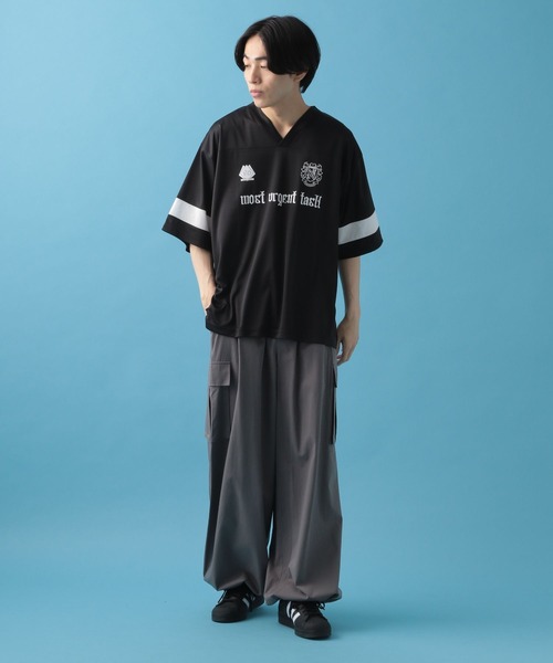 PBLIM(ページボーイリム)の「PBLIM/ユニフォームVネックT(Tシャツ/カットソー・レディース・ブラック/レッド・SMALL/MEDIUM)」の12枚目の写真