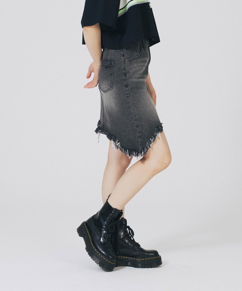 X-girl（エックスガール）の「RIPPED DENIM SKIRT（デニムスカート・レディース・ブラック/ライトインディゴブルー・S/M）」の21枚目の写真