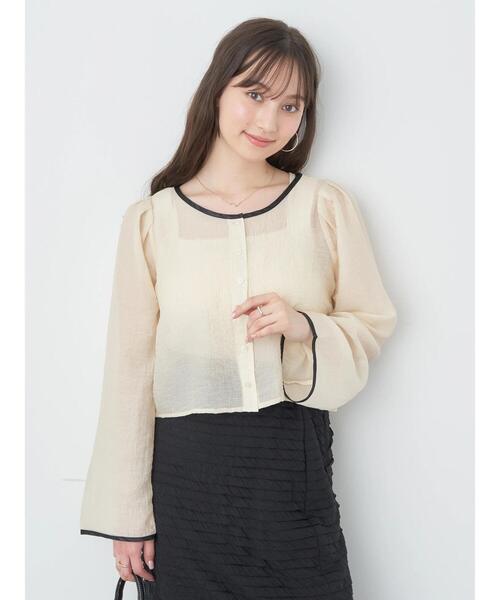 earth music&ecology（アースミュージックアンドエコロジー）の「シアーパイピングシャツ（シャツ/ブラウス・レディース・アイボリー/ブラック/サックスブルー・FREE）」の7枚目の写真