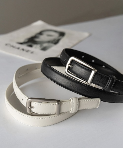 me+em select(ミームセレクト)の「【 メンズ・レディース兼用 】 マットスクエアバッグルフェイクレザーベルト /matte square buckle fake leather belt(ベルト・レディース・アイボリー/ブラック・FREE)」の2枚目の写真