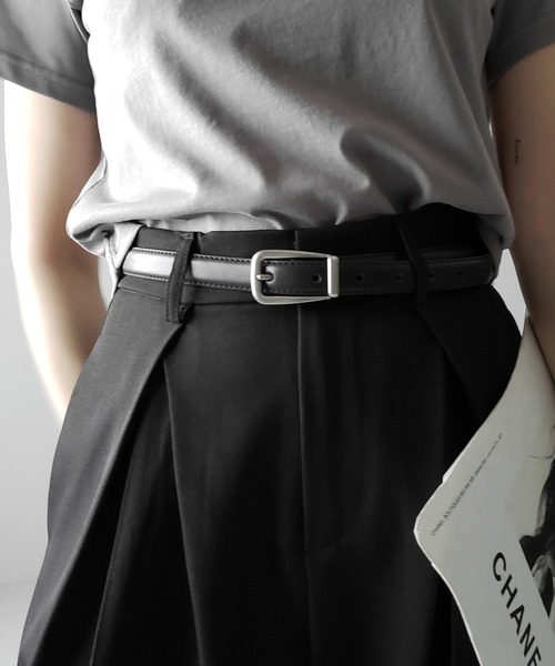 me+em select(ミームセレクト)の「【 メンズ・レディース兼用 】 マットスクエアバッグルフェイクレザーベルト /matte square buckle fake leather belt(ベルト・レディース・アイボリー/ブラック・FREE)」の1枚目の写真