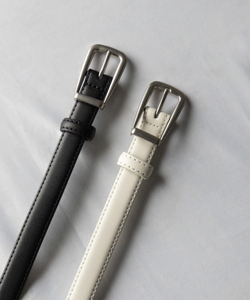 me+em select(ミームセレクト)の「【 メンズ・レディース兼用 】 マットスクエアバッグルフェイクレザーベルト /matte square buckle fake leather belt(ベルト・レディース・アイボリー/ブラック・FREE)」の3枚目の写真