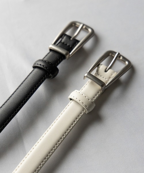 me+em select(ミームセレクト)の「【 メンズ・レディース兼用 】 マットスクエアバッグルフェイクレザーベルト /matte square buckle fake leather belt(ベルト・レディース・アイボリー/ブラック・FREE)」の4枚目の写真