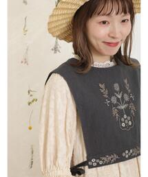 Samansa Mos2（サマンサ モスモス）の「脇リボンフラワー刺繍ベスト（ベスト）」