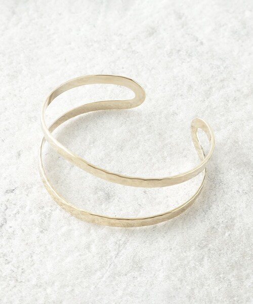SHOO・LA・RUE（シューラルー）の「◆たたきメタルバングル（ブレスレット・レディース・ゴールド/シルバー・00）」の2枚目の写真