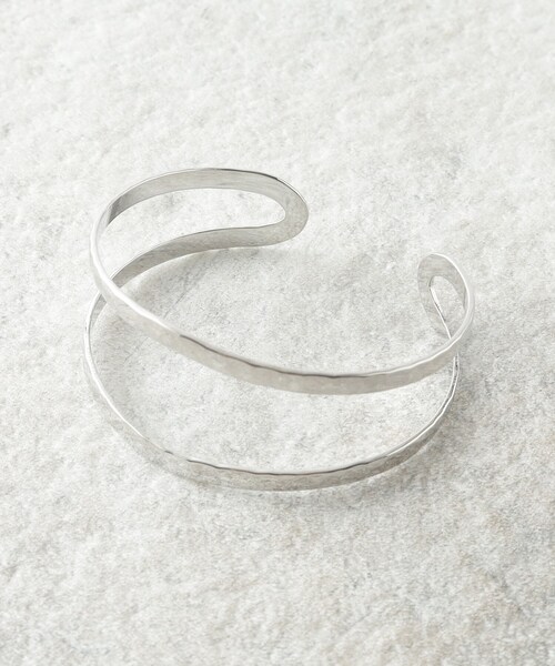 SHOO・LA・RUE（シューラルー）の「◆たたきメタルバングル（ブレスレット・レディース・ゴールド/シルバー・00）」の4枚目の写真