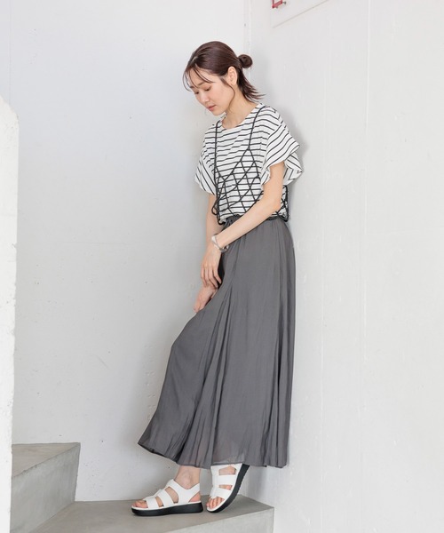 GLOBAL WORK(グローバルワーク)の「快適袖フリル2WAYプルオーバー/987171(Tシャツ/カットソー・レディース・ライトグレー/ブラック/ブラック×ホワイト/ホワイト×ブラック/グレイッシュブルー・LARGE/MEDIUM)」の6枚目の写真