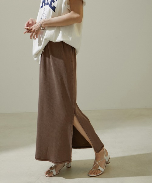 SALON adam et rope'(サロン アダム エ ロペ)の「ヴィンテージライクリブタイトスカート【セットアップ対応・洗える】(スカート・レディース・チャコールグレー/ブラウン/ホワイト・FREE)」の3枚目の写真