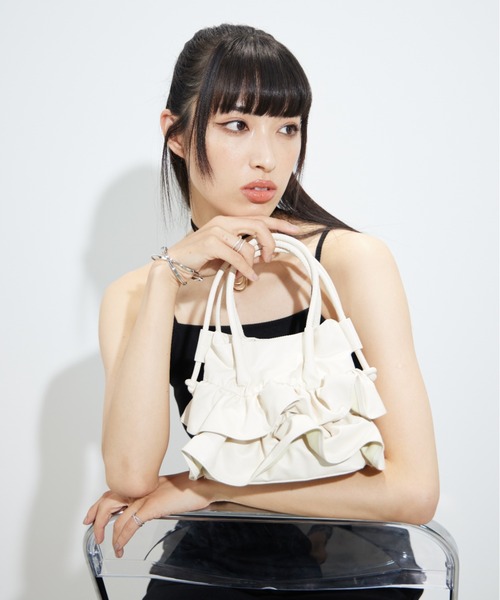 paravion(パラビオン)の「フリルショルダーBAG(ショルダーバッグ・レディース・アイボリー/ブラック/シルバー・FREE)」の10枚目の写真