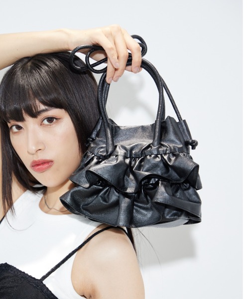 paravion(パラビオン)の「フリルショルダーBAG(ショルダーバッグ・レディース・アイボリー/ブラック/シルバー・FREE)」の12枚目の写真