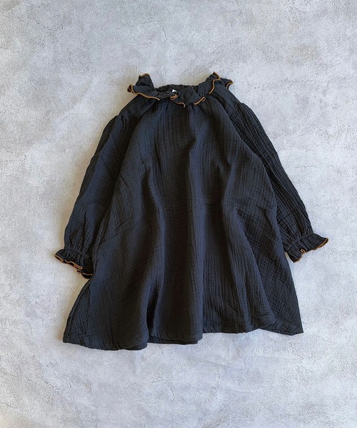 CALMIA（カルミア）の「Wガーゼフリルカラーロングスリーブワンピース（ワンピース・キッズ・ベージュ/チャコール/ピンク・100/150/140/110/90/80/130/120）」の2枚目の写真