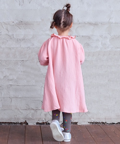 CALMIA（カルミア）の「Wガーゼフリルカラーロングスリーブワンピース（ワンピース・キッズ・ベージュ/チャコール/ピンク・100/150/140/110/90/80/130/120）」の12枚目の写真