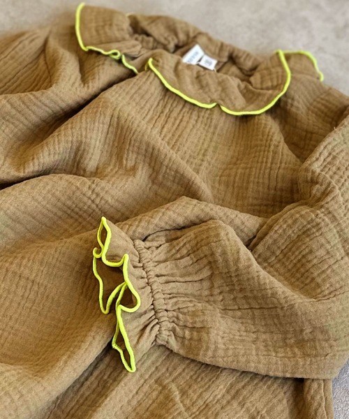 CALMIA（カルミア）の「Wガーゼフリルカラーロングスリーブワンピース（ワンピース・キッズ・ベージュ/チャコール/ピンク・100/150/140/110/90/80/130/120）」の4枚目の写真