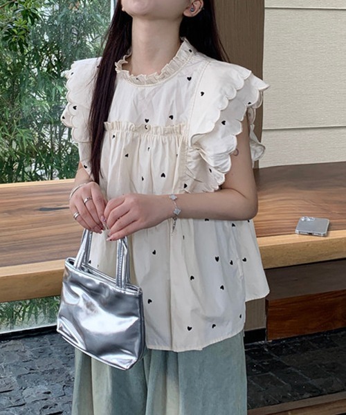 gossip!ロサンゼルス(ゴシップロサンゼルス)の「ハートスカラップ肩フリルブラウス(シャツ/ブラウス・レディース・オフホワイト・FREE)」の4枚目の写真