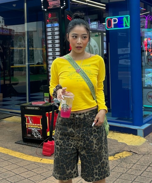 INTER FACTORY（インターファクトリー）の「AINA -ラインストーンオフショルロンTシャツ（Tシャツ/カットソー・レディース・イエロー/カーキ・FREE）」の17枚目の写真