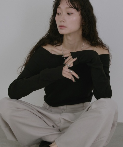 Aunt Marie's(アントマリーズ)の「カップ付きオフショルリブトップス/カットソー(Tシャツ/カットソー・レディース・チャコールグレー/グレー/ブラック/ブラウン/ホワイト・FREE)」の7枚目の写真