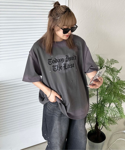 【国内発】STONE  スプレー ペイント Tシャツ スプレー風プリントラインストーンTEE（Tシャツ/カットソー