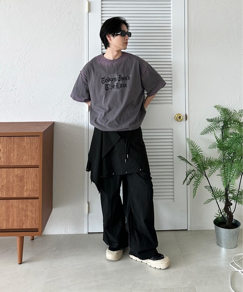 sedacle(セダクル)の「スプレー風プリントラインストーンTEE(Tシャツ/カットソー・メンズ・アイボリー/ブラウン/ブラック・SMALL/MEDIUM/LARGE)」の17枚目の写真