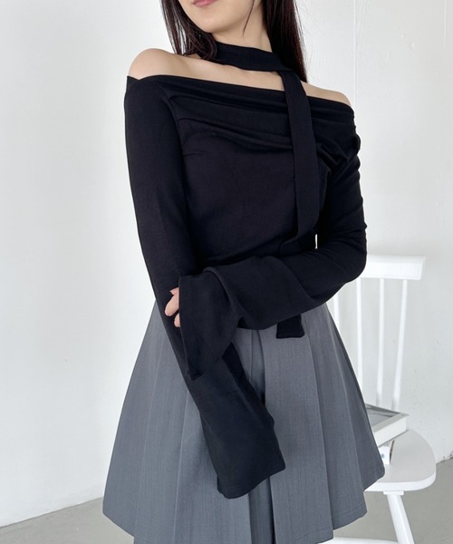 CLEA(クレア)の「チョーカー付きドレープオフショルダートップス(Tシャツ/カットソー・レディース・ホワイト/ブラック・FREE)」の17枚目の写真