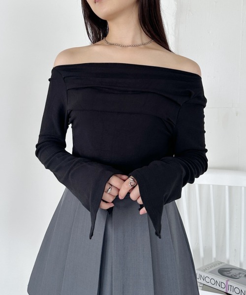 CLEA(クレア)の「チョーカー付きドレープオフショルダートップス(Tシャツ/カットソー・レディース・ホワイト/ブラック・FREE)」の21枚目の写真