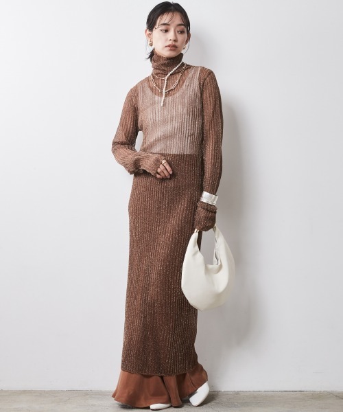 CHIC STYLE(シックスタイル)の「ニットロングワンピース <大きいサイズ有>シックスタイル (ワンピース・レディース・ブラウン/ブラック・M/L/LL/3L/4L/5L)」の2枚目の写真