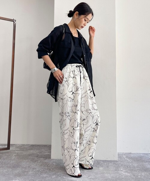 fredy emue（フレディエミュ）の「ラインアートイージーパンツ（その他パンツ・レディース・ホワイト系その他/ブラック系その他・36/38）」の5枚目の写真