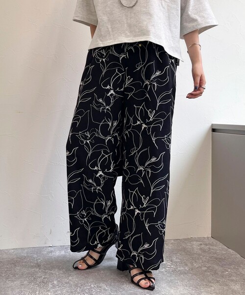 fredy emue（フレディエミュ）の「ラインアートイージーパンツ（その他パンツ・レディース・ホワイト系その他/ブラック系その他・36/38）」の16枚目の写真