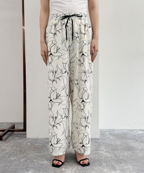 fredy emue（フレディエミュ）の「ラインアートイージーパンツ（その他パンツ・レディース・ホワイト系その他/ブラック系その他・36/38）」の11枚目の写真