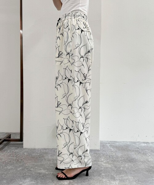 fredy emue（フレディエミュ）の「ラインアートイージーパンツ（その他パンツ・レディース・ホワイト系その他/ブラック系その他・36/38）」の10枚目の写真