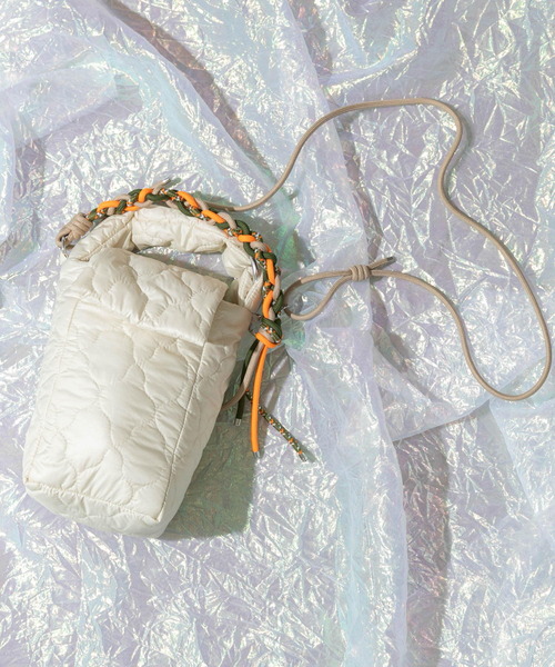 SMELLY（スメリー）の「my Choeae quilt bag（ハンドバッグ・レディース・シルバー/ブラック/アイボリー/ライトグレー・-）」の12枚目の写真