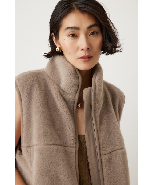 crie conforto（クリーコンフォルト）の「ボアドッキングベスト / 羽織り / アウター / 冬服（ベスト・レディース・ブラウン/アイボリー/グレイッシュベージュ・FREE）」の7枚目の写真