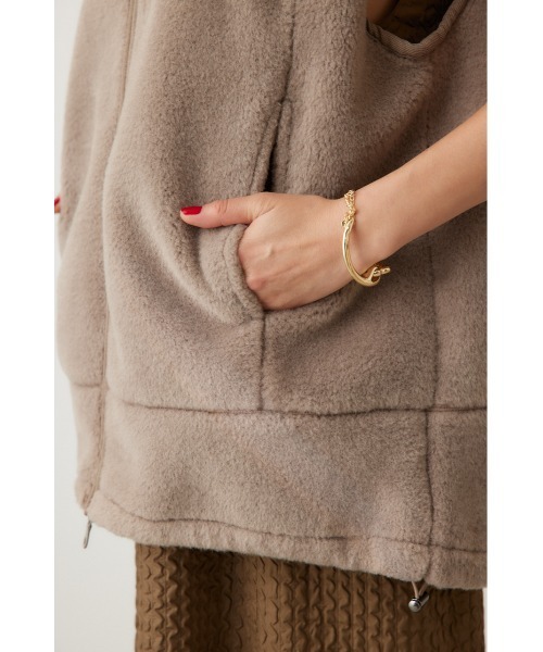 crie conforto（クリーコンフォルト）の「ボアドッキングベスト / 羽織り / アウター / 冬服（ベスト・レディース・ブラウン/アイボリー/グレイッシュベージュ・FREE）」の17枚目の写真