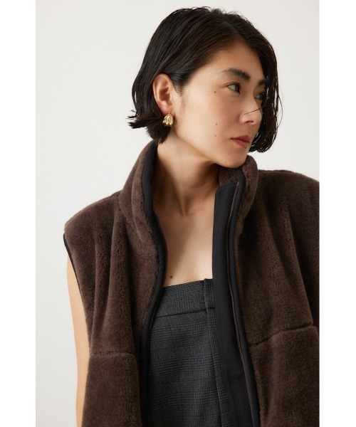 crie conforto（クリーコンフォルト）の「ボアドッキングベスト / 羽織り / アウター / 冬服（ベスト・レディース・ブラウン/アイボリー/グレイッシュベージュ・FREE）」の18枚目の写真