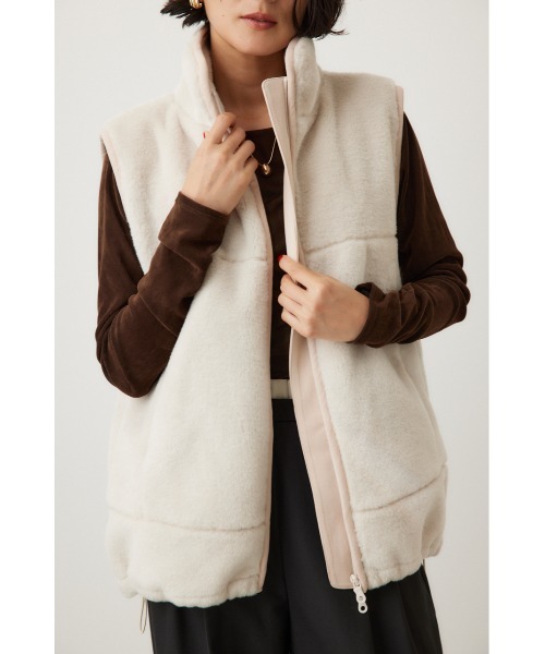 crie conforto（クリーコンフォルト）の「ボアドッキングベスト / 羽織り / アウター / 冬服（ベスト・レディース・ブラウン/アイボリー/グレイッシュベージュ・FREE）」の6枚目の写真