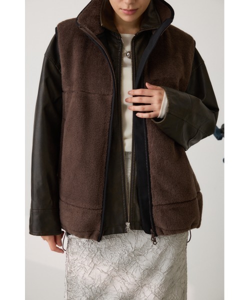 crie conforto（クリーコンフォルト）の「ボアドッキングベスト / 羽織り / アウター / 冬服（ベスト・レディース・ブラウン/アイボリー/グレイッシュベージュ・FREE）」の5枚目の写真