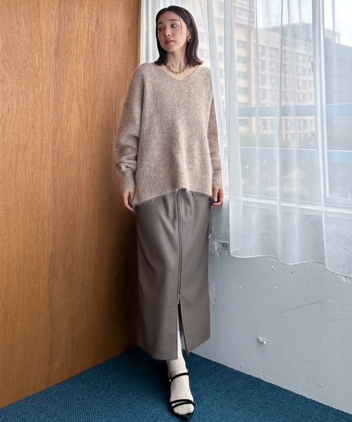 Doux archives（ドゥアルシーヴ）の「アルパカウールＶネックニット（ニット/セーター・レディース・ピンク/ベージュ/グレー/アイボリー・38）」の6枚目の写真