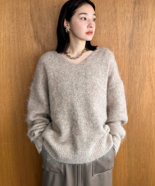 Doux archives（ドゥアルシーヴ）の「アルパカウールＶネックニット（ニット/セーター・レディース・ピンク/ベージュ/グレー/アイボリー・38）」の10枚目の写真