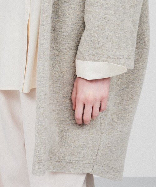 cloenc(クロエンス)の「◆ラメスライバー ニットガウンコート(ノーカラーコート・レディース・チャコールグレー/ナチュラル・02)」の5枚目の写真